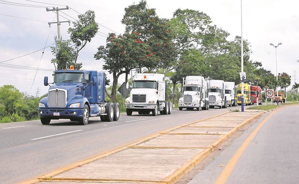 La producción de los camiones de carga se redujo un 8.5%. Foto: Archivo / EL UNIVERSAL