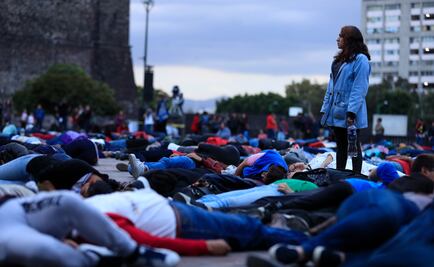 Con coreografía recuerdan a víctimas en plaza de Las Tres Culturas