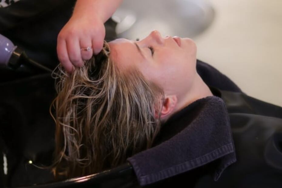 Cuánto shampoo debes aplicar al lavarte el pelo