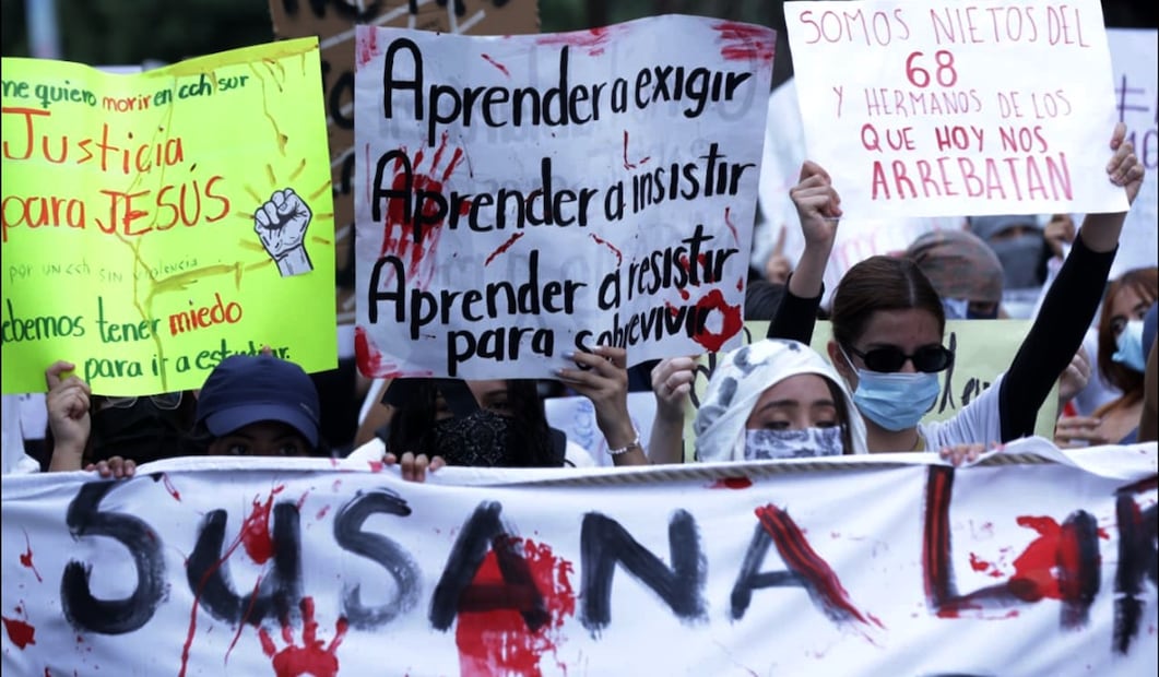 Estudiantes y padres de familia del Colegio de Ciencias y Humanidades Sur marcharon en silencio hacia Rectoría de la UNAM, para exigir medidas de seguridad en el plantel, el miércoles 24 de septiembre de 2025. Foto: Fernanda Rojas/EL UNIVERSAL