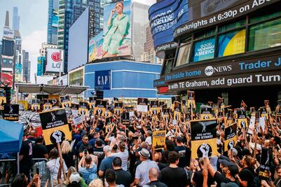 Hollywood se paraliza ante amenaza de la IA y Emmys aplazados