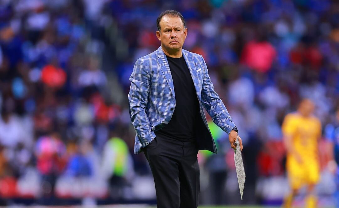 ¡Oficial! Juan Reynoso deja de ser técnico de Cruz Azul / FOTO: IMAGO7