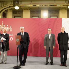 Al amanecer, el Presidente inaugura “las mañaneras”