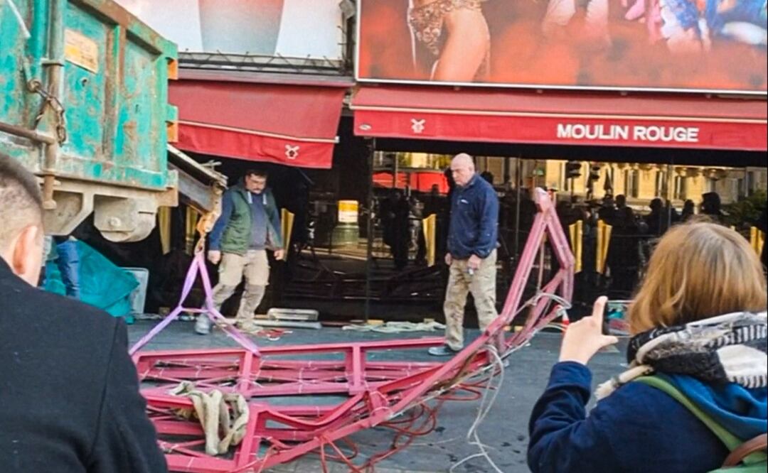 Fundado en 1889 a los pies de la famosa colina de Montmartre, el Moulin Rouge se convirtió rápidamente en uno de los símbolos de la noche parisina. Foto: AFP