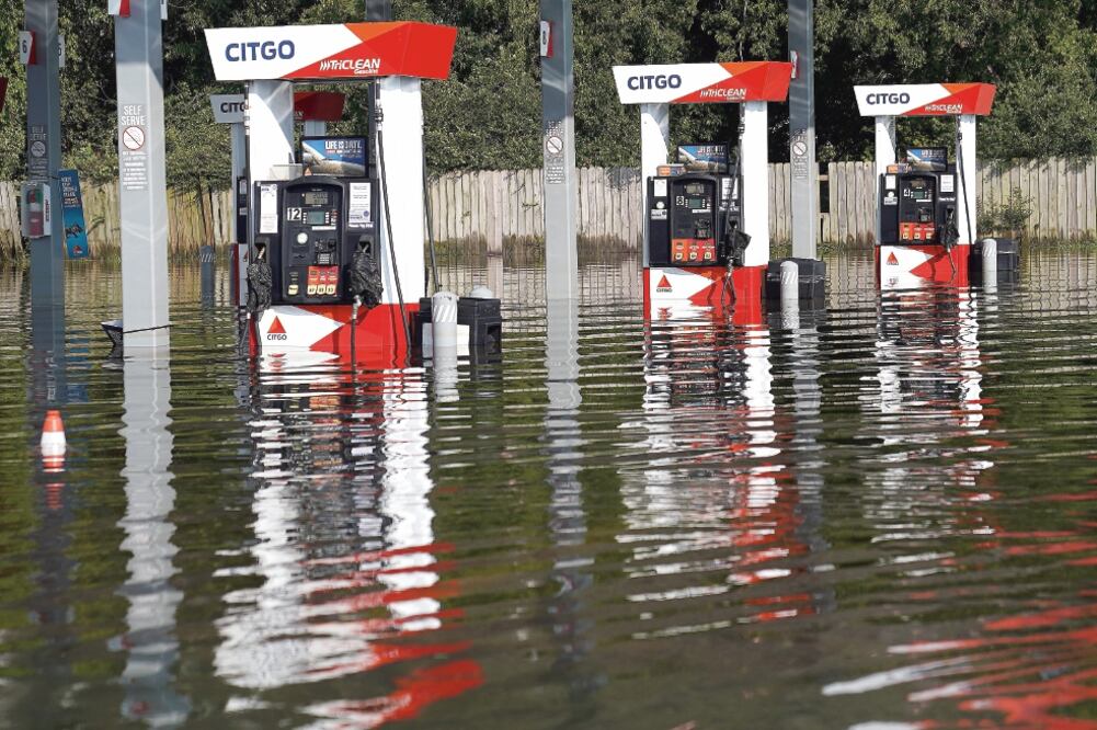 Afectaciones. La región del Bajo Atlántico registró un alza de 41 centavos de dólar en la gasolina, tras Harvey (ARCHIVO. EL UNIVERSAL)