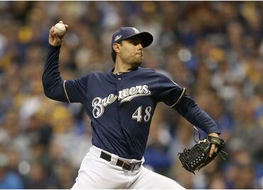 Joakim Soria alienta a los Brewers