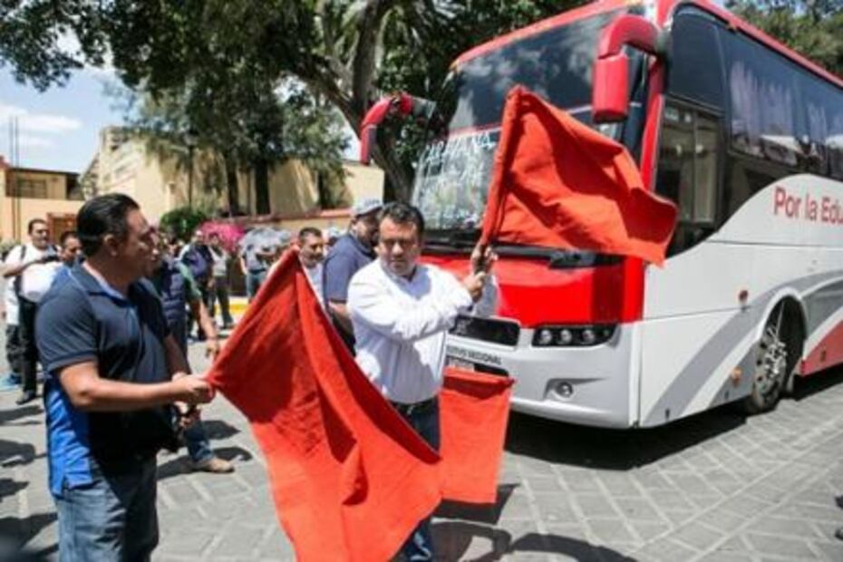 Sale de Oaxaca caravana de la CNTE con dirección a la CDMX