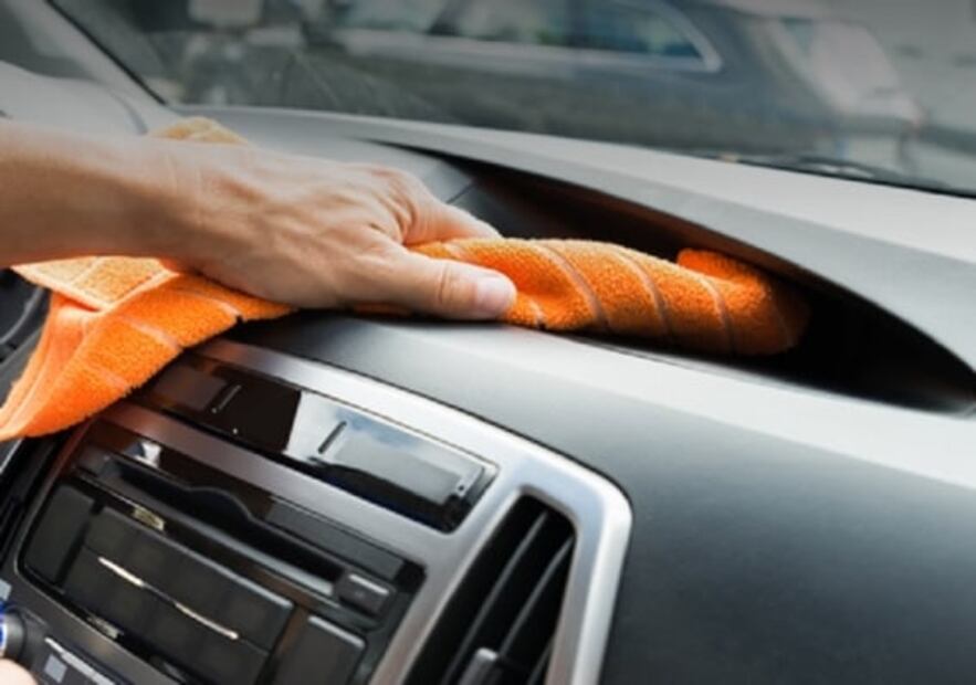 Siete pasos para mantener limpio el tablero del auto