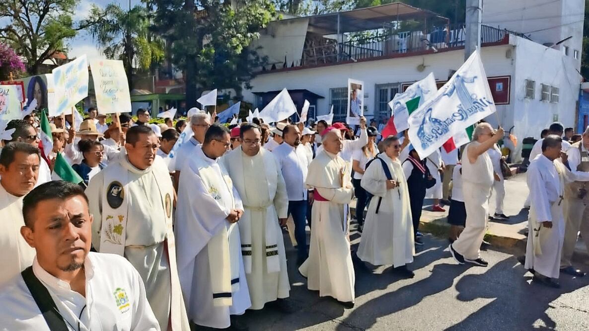 Ayer en Cuernavaca, Morelos, se realizó la novena Caminata por la Paz. Foto: Especial