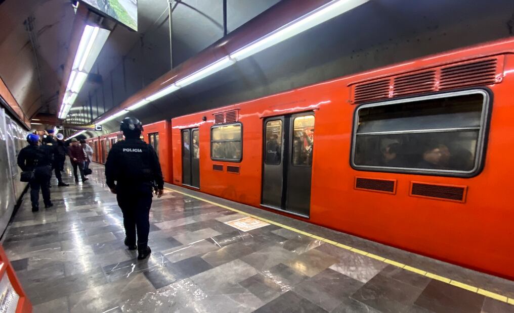 De acuerdo con el Metro, los detectores de metales y rayos X son utilizados en revisiones aleatorias. Foto: Axel Sánchez/EL UNIVERSAL