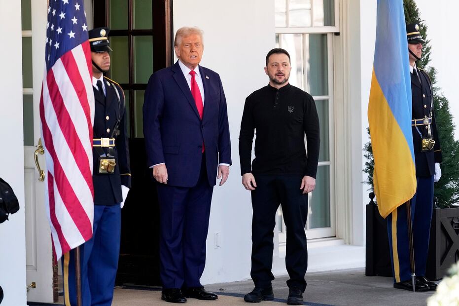 El presidente Donald Trump recibe al presidente de Ucrania, Volodimir Zelensky, en la Casa Blanca en Washington, el 28 de febrero. Foto: AP