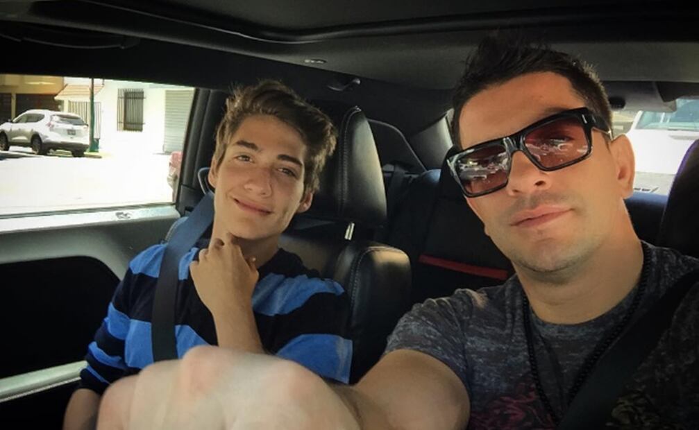 La relación entre Yahir y Tristán fue muy buena hasta antes de que aparecieran las drogas en la vida de su hijo. FOTO: Instagram.