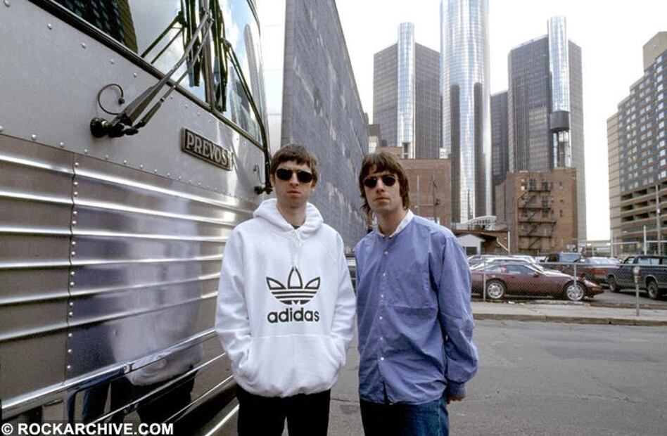 De la tierra de la Reina Isabel II para el mundo, su legado estético es innegable. Foto: @oasis @rockarchive (Jill Furmanovsky)