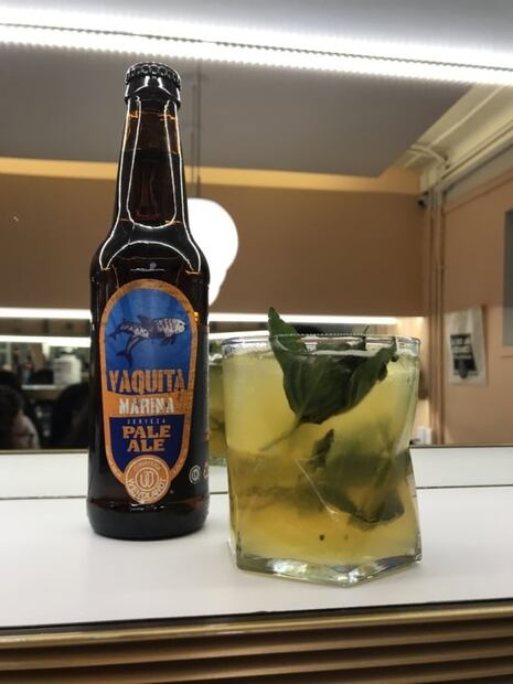 Prepara cocteles con cerveza