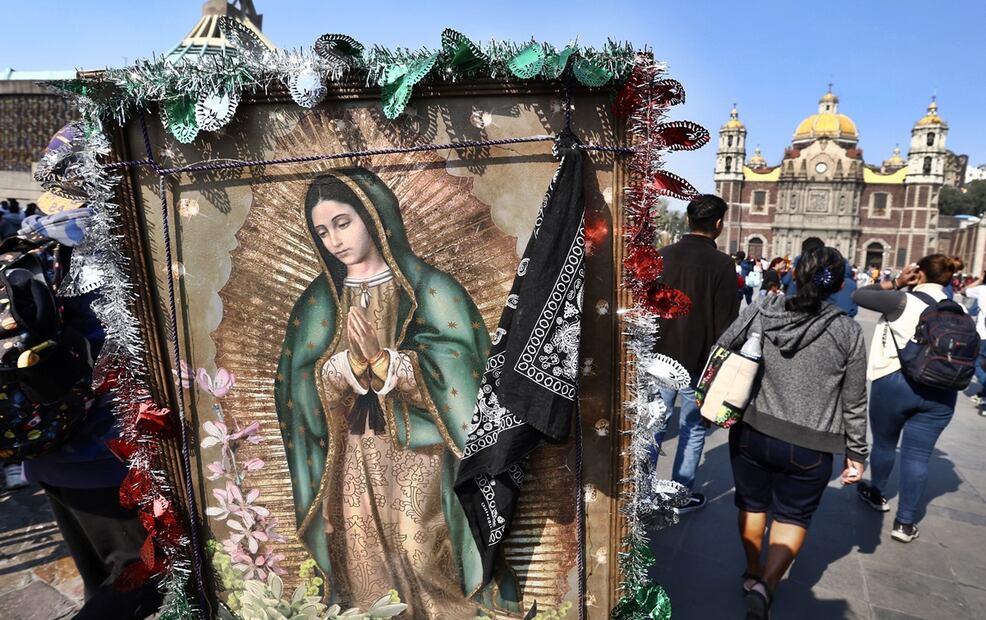Francesca piensa que la Virgen de Guadalupe logrará que su cita para solicitar un permiso de ingreso legal a Estados Unidos sea concedida antes de que Donald Trump inicie las deportaciones masivas o impida el paso a migrantes. Foto: Berenice Fregoso/EL UNIVERSAL