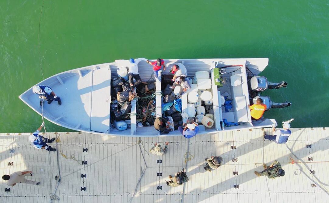 Los efectivos avistaron la embarcación con los tripulantes, quienes, al percatarse de la presencia de las autoridades, emprendieron la huida. Foto: Semar