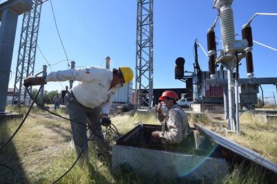 Distribuyen agua en colonias afectadas de Cd Victoria