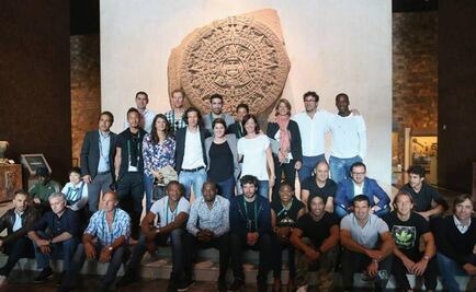 Encuentro de dos mundos: los astros del futbol y los mexicas