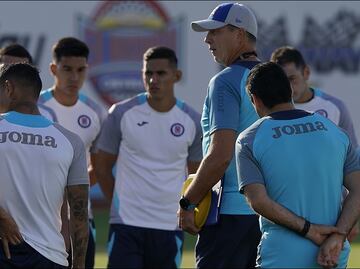 Siboldi sorprende con un jugador en la convocatoria contra América