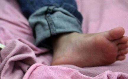 Rescatan a niña de 4 años cuyos padres dejaron sola y encerrada en una casa en Guamúchil, Sinaloa