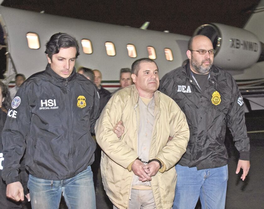 “El Chapo” escorted by U.S. authorities – Photo by AP