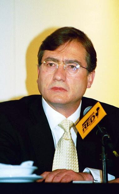 La consagración de Monitor y José Gutiérrez Vivó avanzó con paso firme. Tuvo transmisiones en estudios móviles y desde otros lados del mundo, con debates álgidos y críticas contundentes, gozando de una percepción de imparcialidad y credibilidad irrepetible en el periodismo mexicano. Foto: Eduardo Morales/ Archivo EL UNIVERSAL.