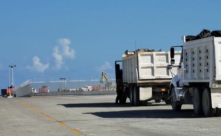 Suspenden anclaje de buque con materiales para Tren Maya en área natural protegida en Puerto Morelos