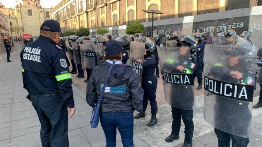 8M: Derechos Humanos del Edomex verifica que policías no porten armas durante marchas