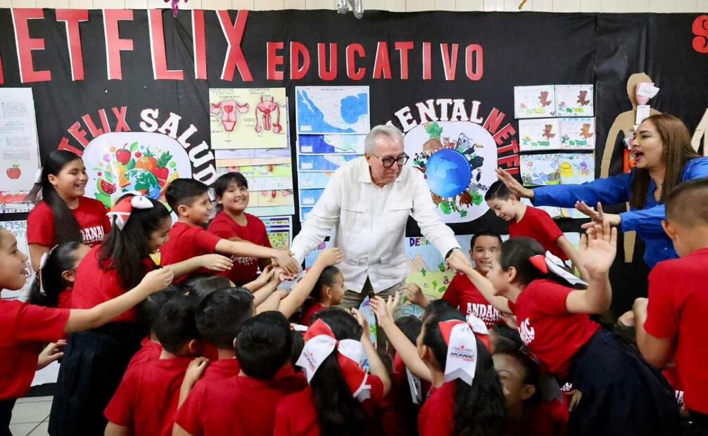 Rocha Moya se compromete a gestionar mejores condiciones laborales para docentes federales del norte de Sinaloa. Foto: Especial