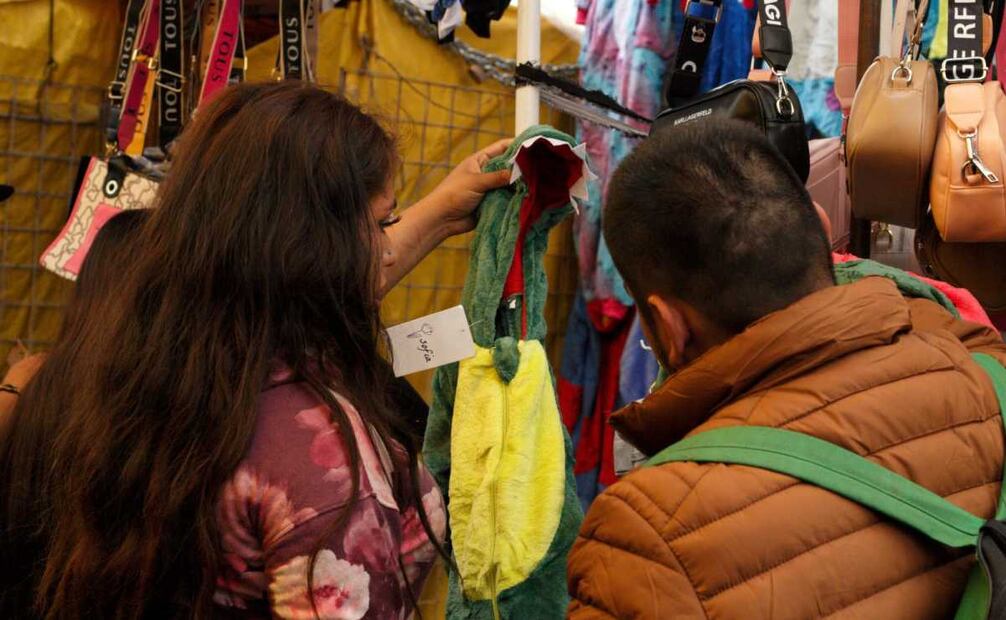 Los comerciantes recomendaron a los capitalinos a "no comprar lo chino" y mejor "comprar lo nacional". Foto: Brenda Martínez EL UNIVERSAL