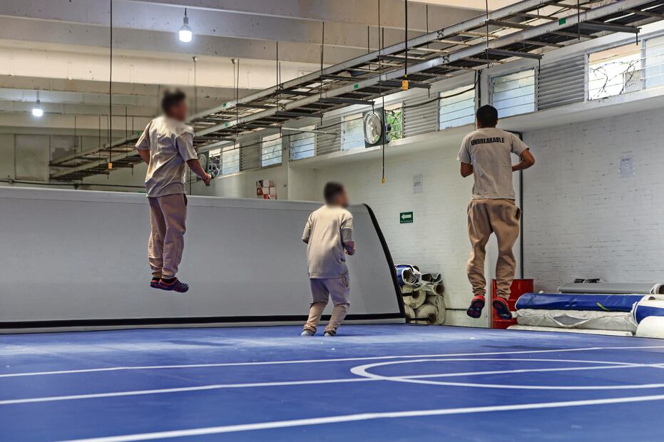 Los internos realizan dos tipos de inflables; uno de ellos es rígido para
ejercicios aeróbicos y canchas de ejercicio 
Foto: Gabriel Pano / El Universal