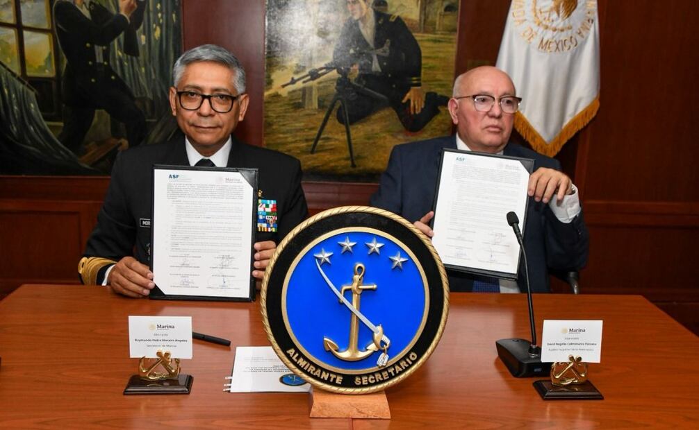 El convenio fue signado por el titular de la Semar, almirante Raymundo Pedro Morales y David Rogelio Colmenares, Auditor Superior de la Federación. Foto: Especial