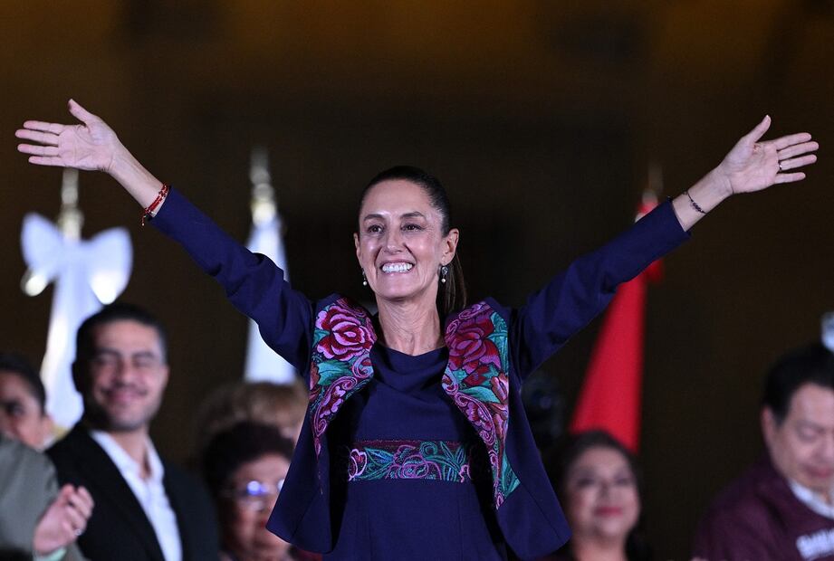 La candidata de la coalición Sigamos Haciendo Historia, Claudia Sheinbaum, tras su triunfo en las elecciones presidenciales del domingo en México. FOTO: CARL DE SOUZA. AFP