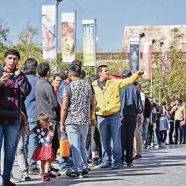 Largas filas en cierre de muestra de Kandinsky