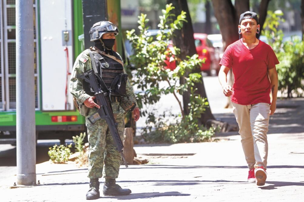 La Sedena negó a un particular datos sobre civiles muertos, heridos o detenidos durante enfrentamientos con el crimen organizado y lo canalizó a la entonces PGR. Foto: ARCHIVO EL UNIVERSAL