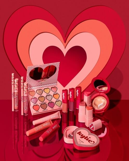 Kylie Jenner anuncia una nueva edición de maquillaje inspirado en San Valentín