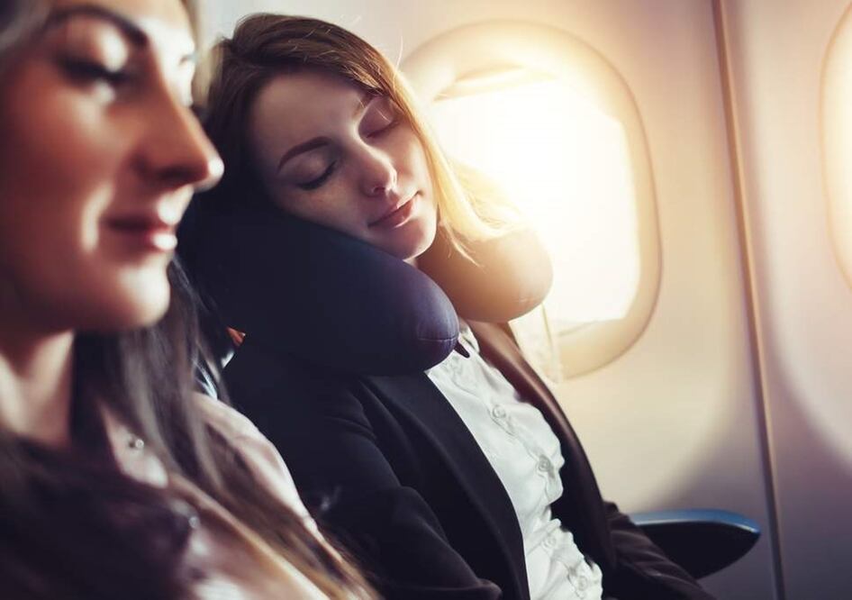 Descansar durante un vuelo largo evitará contrarrestar el jet lag. (Foto: Istock)