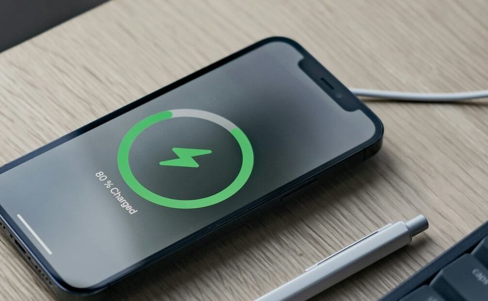 Administra los ciclos de carga de la batería del celular para aumentar su tiempo de vida. Foto: Unsplash