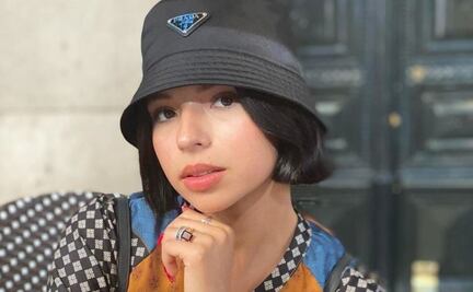 Ángela Aguilar arma 2 looks en París con las mismas prendas