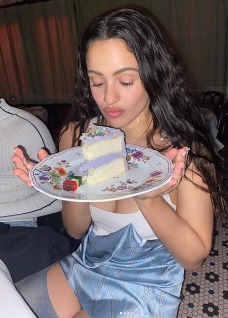 Rosalía respondió personalmente a fans en Twitter: "Hoy estoy alegre y disfrutona"