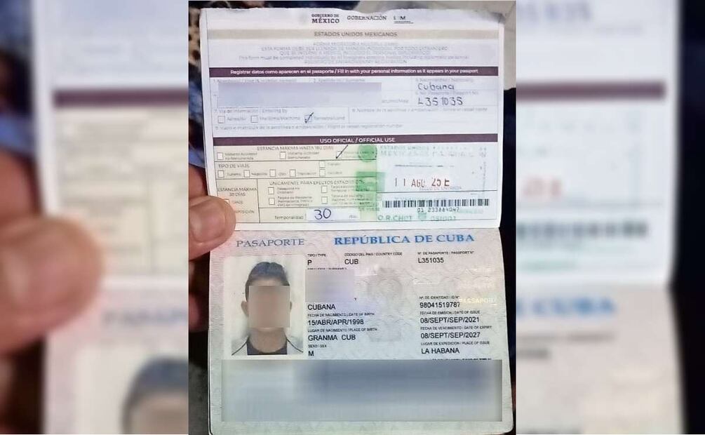 El documento que agentes del INM dieron a los extranjeros señala una estancia de 30 días en el país. Foto: Especial