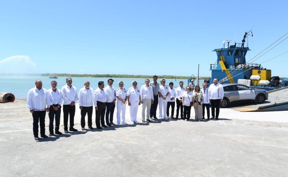 El directivo de Mota Engil dio a conocer que en los siguientes años la empresa invertirá más de 4 mil millones de pesos para consolidar esta nueva terminal marítima. Foto: Especial.
