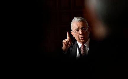 Tras más de 12 horas, suspenden audiencia del expresidente colombiano Álvaro Uribe
