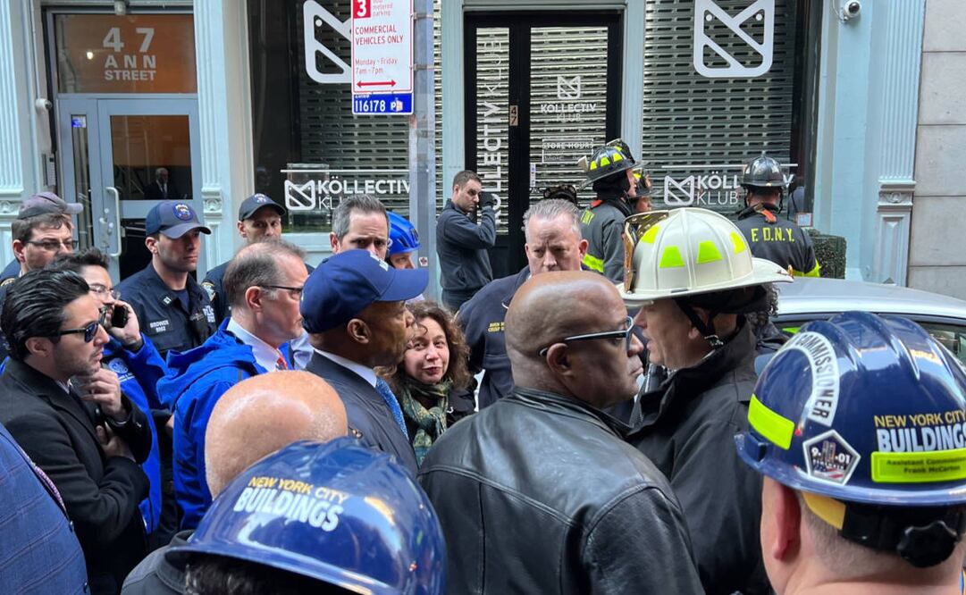 Autoridades en NY atienden el colapso de un estacionamiento. Foto: Oficina del alcalde de Nueva York