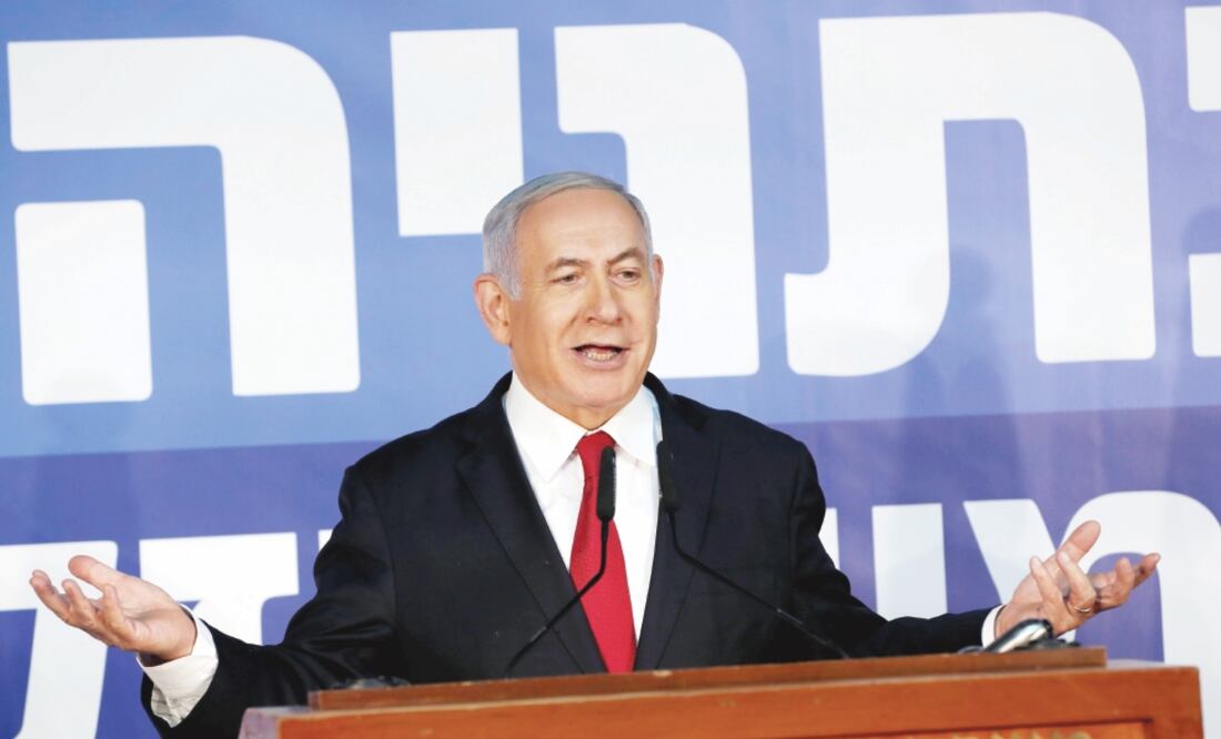 El premier Benjamin Netanyahu, ayer al dar un discurso en Jerusalén, tras conocerse los casos en su contra. Foto: RONEN ZVULUN. REUTERS