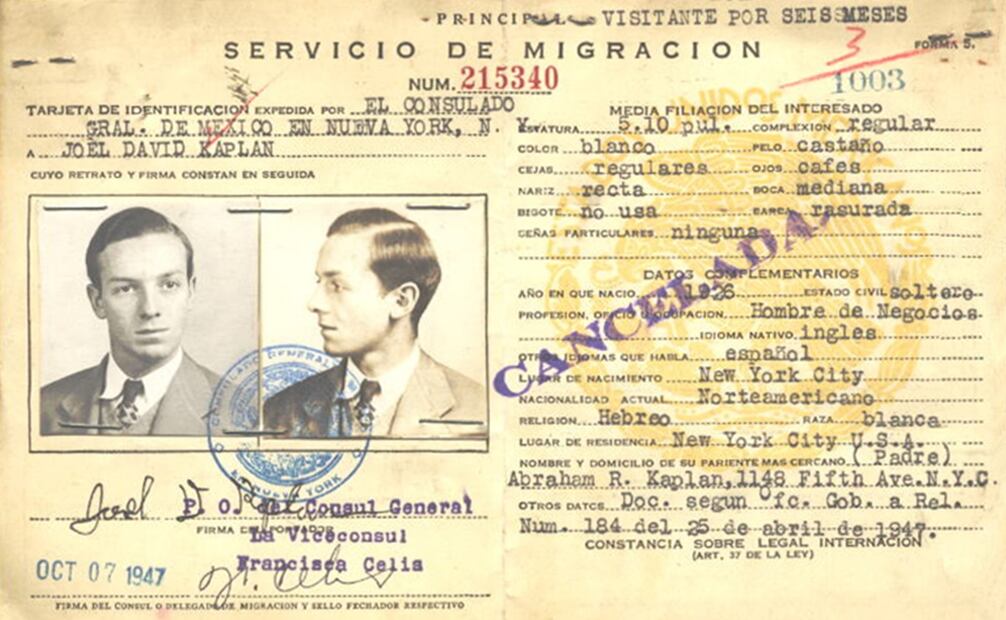 Este documento migratorio revela que, a sus 21 años (en 1947), Joel David ya era bilingüe en inglés y español, algo que seguro facilitó desde sus negocios hasta sus años en Santa Martha Acatitla. ESPECIAL.