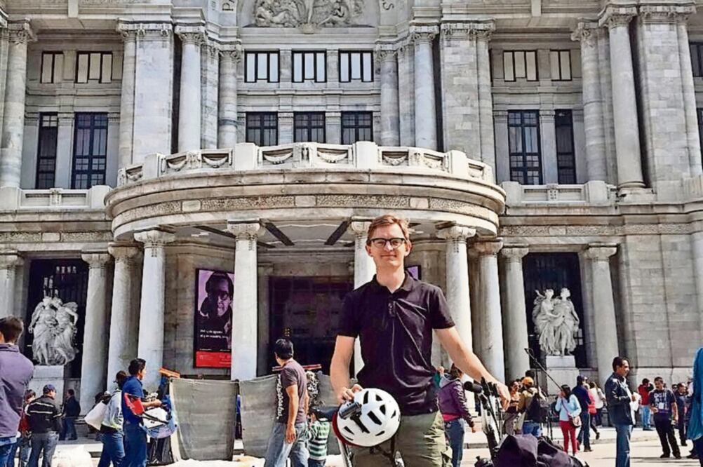 El galardonado con la beca Norman Foster 2015 de la Royal Institute of British Architects, realiza una investigación sobre el uso de la bicicleta en la Ciudad de México y otros países del mundo (CORTESÍA CHARLES PALMER)