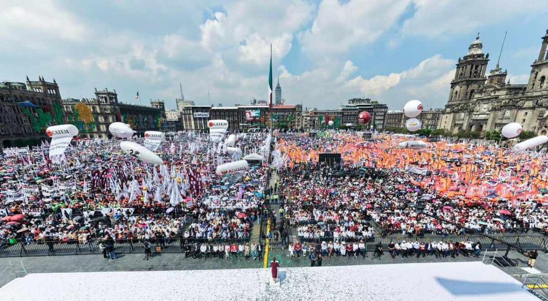 CATEM y SNTE acuden a apoyar a la presidenta Claudia Sheinbaum, durante la conmemoración de su primer año de gobierno este domingo, en el Zócalo de la Ciudad de México. Foto: Especial