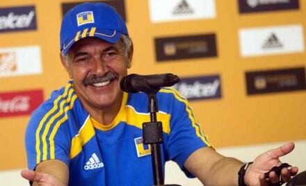 "Tuca" se ofreció como técnico del Tri: De María