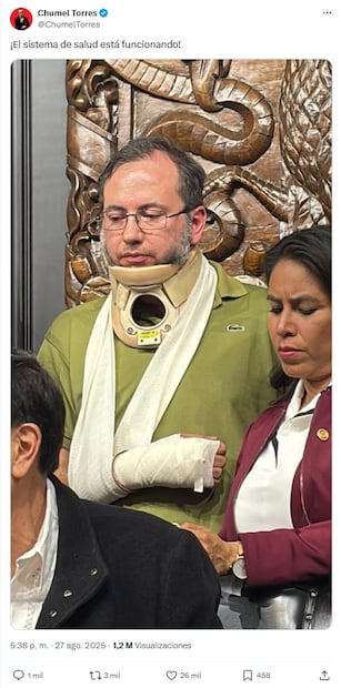 Chumel Torres reacciona a colaborador de Noroña lesionado durante el enfrentamiento con Alito Moreno en el Senado. Foto: X